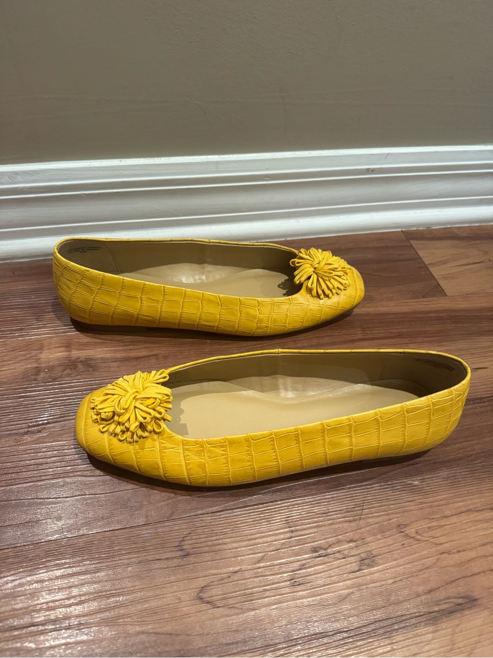 Talbots leather sz 10 Yellow Women's Ballet Flats with Pom Accent